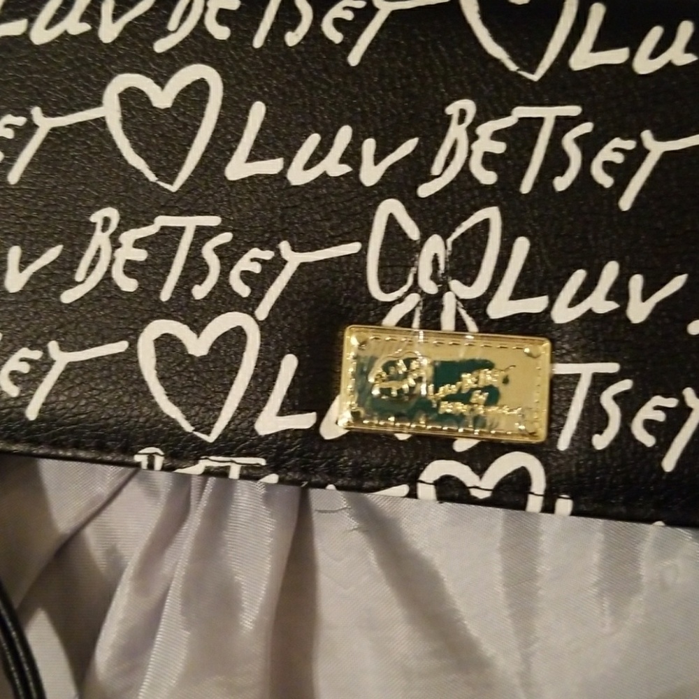 Betsey Johnson wristlet wallet - Picture 2 of 4